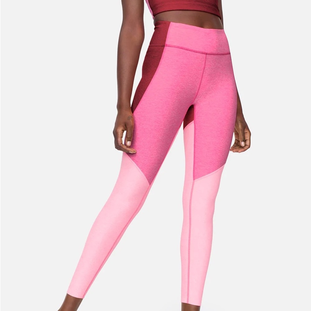Outdoor Voices 7/8 tri tone legging deep red/flamingo/rose